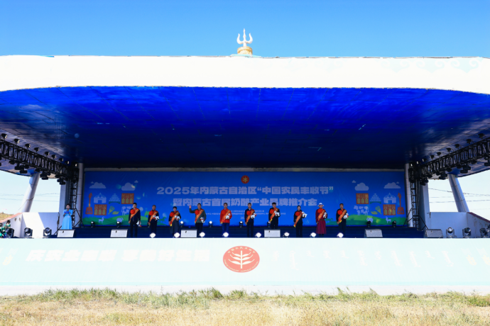 豐收節(jié)里致敬先進 光榮屬于他們！